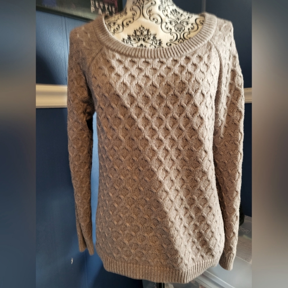 Old Navy sweater Size L Tan